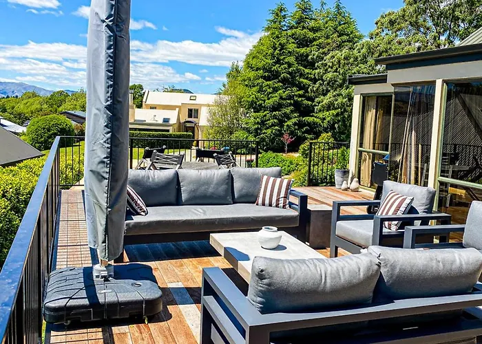 Spacious Escape With Outdoor Living - Rippon Lea *