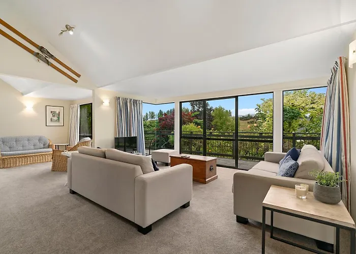 Spacious Escape With Outdoor Living - Rippon Lea Holiday home *