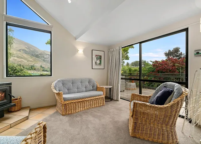 Spacious Escape With Outdoor Living - Rippon Lea *