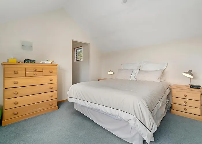 Spacious Escape With Outdoor Living - Rippon Lea Wanaka