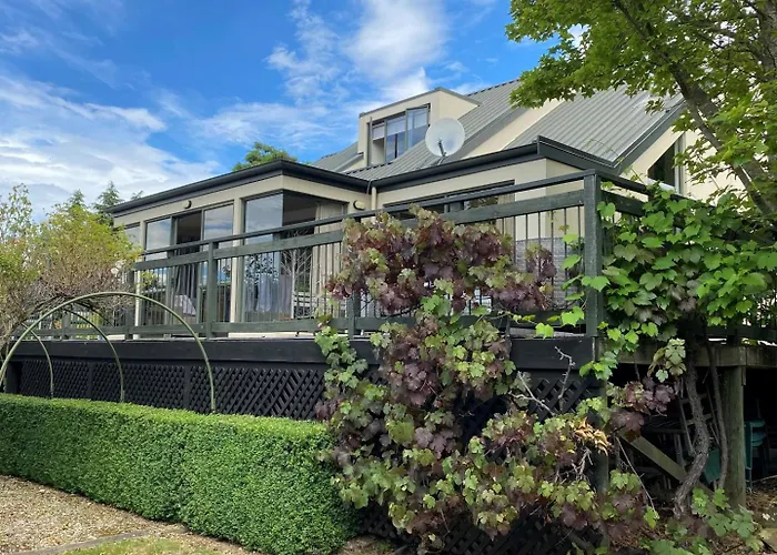 Spacious Escape With Outdoor Living - Rippon Lea Holiday home Wanaka
