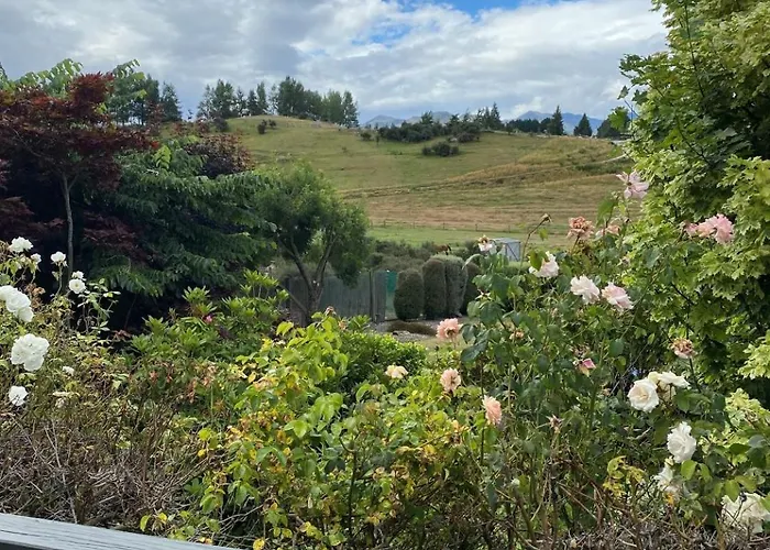 Spacious Escape With Outdoor Living - Rippon Lea Holiday home Wanaka